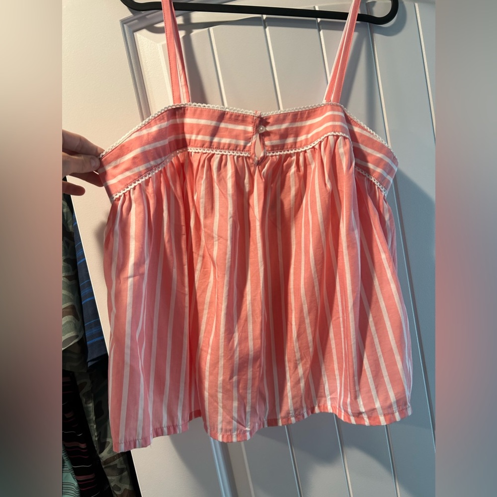 Old navy pink and white top never worn